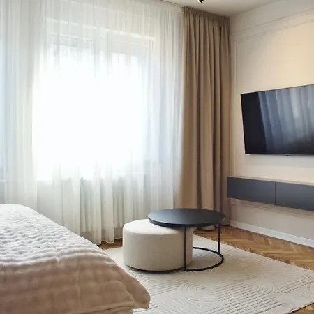 Center #7 Apartman *